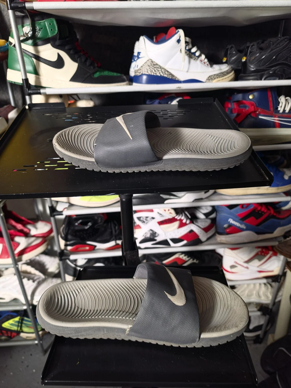 🔥 Nike Solarsoft Men's Size 10 Gray and Metallic Gold Slide Sandals